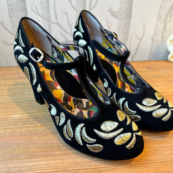 Miss L Fire Garland Stitched T-Strap Mary Jane Heels Size 7.5 EUC - Picture 2 of 5